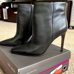 Vince Camuto Ankle booties